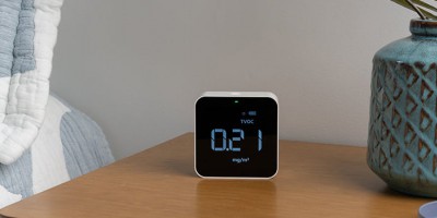 What data can an indoor environment monitor detect