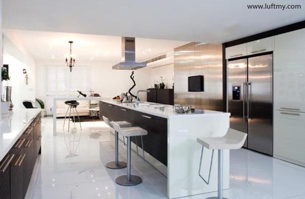 Range hood equipped with PM2.5 sensor purifies PM2.5 particle pollution in the kitchen