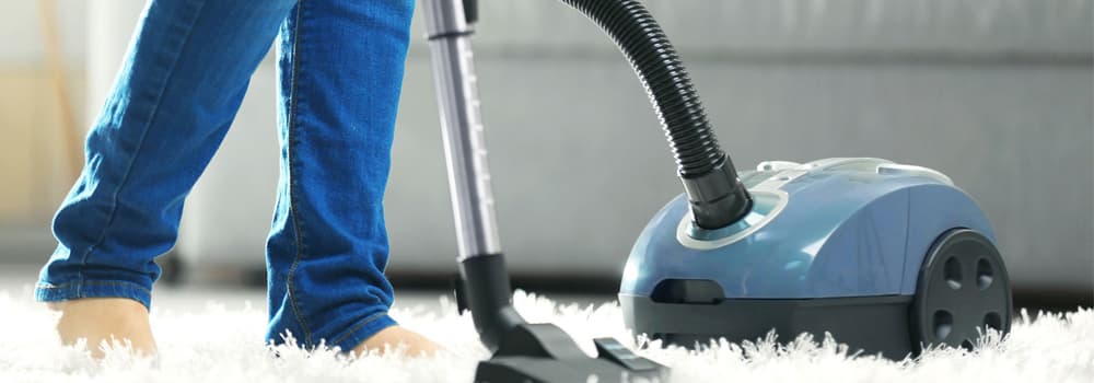 What are the intelligent performances of vacuum cleaners with dust sensors?