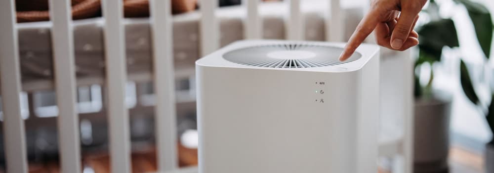 How do air purifiers identify dust?